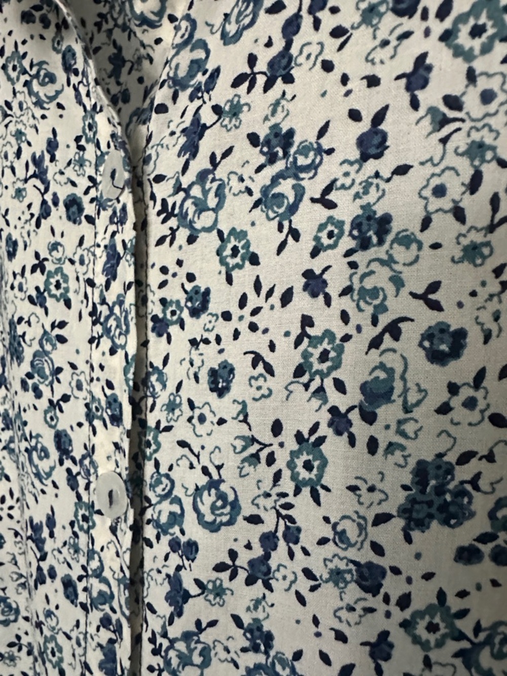Tuckernuck Cream and Navy Floral Ruffle-Cuff Button-Down Blouse 100% cotton - Picture 6 of 6